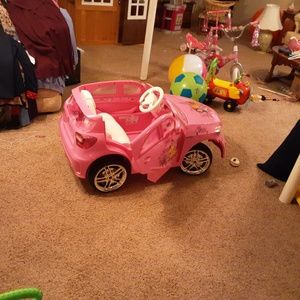 Little car rides so easy.2 seats.drives easy.has charger only used few times sti